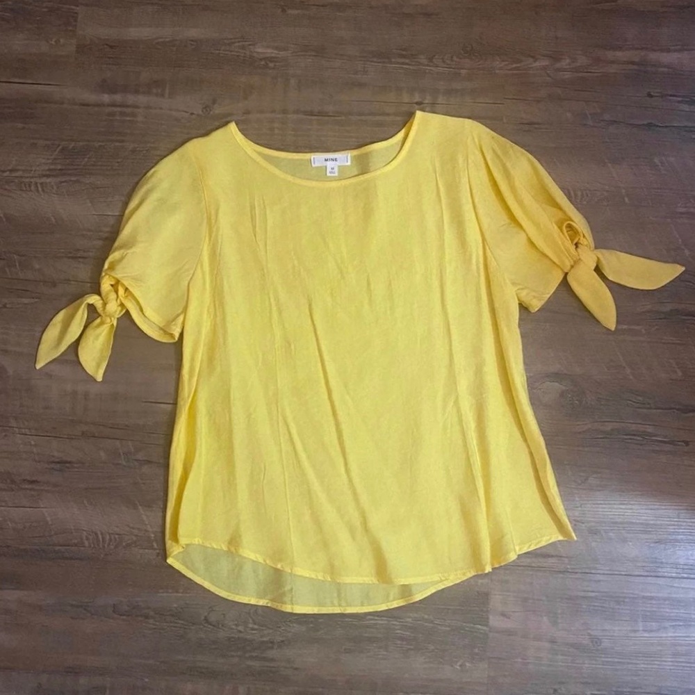 Yellow short sleeve top